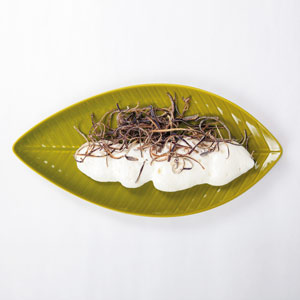 Leaf Shaped Serving Platter 31 x 15cm