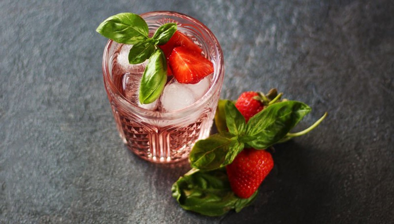Strawberry Basil Gin Fizz Recipe